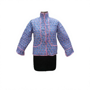 Veste matelassée en coton imprimé floral, faite à la main en Inde, respirante et écologique, col montant, style Suzani, pour femme, collection automne, vente en gros - Product Image 1