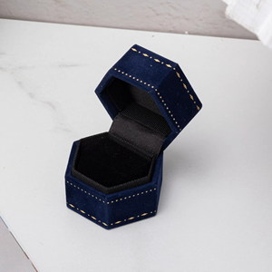 Red wholesales high-end PU leather watch <b>boxes</b>, flip style watch displays, <b>storage</b> <b>boxes</b>, pillows - Product Image 2