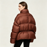 JF1919 Doudoune courte matelassée personnalisée pour femme, coupe oversize, avec cordon de serrage à la taille et col montant