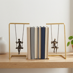Sujetalibros de Metal con Figuras Oscilantes de Latón AK, Juego de 2, Acabado Negro y Latón, Decorativos para Mesa, Decoración del Hogar - Product Image 1