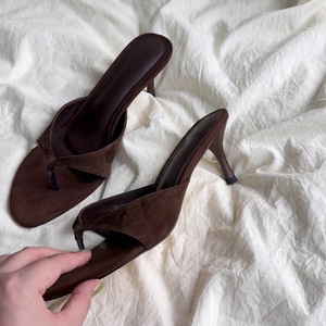Sandales élégantes noires en cuir microfibre à talon carré, bout ouvert, à enfiler, pour femme, idéales pour l'été, livraison directe - Product Image 4