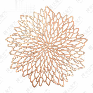 Mantel Individual Decorativo para Mesa de Cocina LJJZH395, Mantel Individual de PVC Dorado Hueco con Forma de Flor para Decoración - Product Image 3