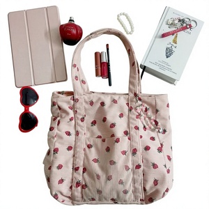 Bolso Tote de Algodón con Estampado de Fresas Style De Maison, Cierre con Cordón, Cadenas, Bolso de Mano de Moda para Mujer, para Uso Diario en Todas las Estaciones - Product Image 2