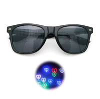 Lunettes de soleil unisexes QY 2026 à monture intégrale UV400 avec verres bleus/noirs, logo rouge et effet de diffraction pour les événements sportifs et les soirées