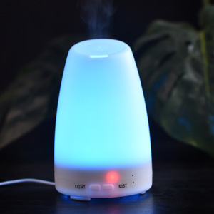 Difusor de Aroma Ultrasónico Blanco de 0.5L, Mini Humidificador con Luz y Control de Vaporización para Uso en el Hogar y la Oficina - Product Image 2