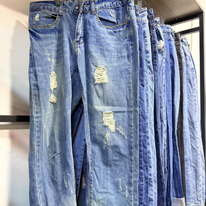 Pantalons en jean usés d'été pour femmes - Balles de vêtements usagés en polyester/coton à la mode et bon marché de 50 kg - Product Image 1