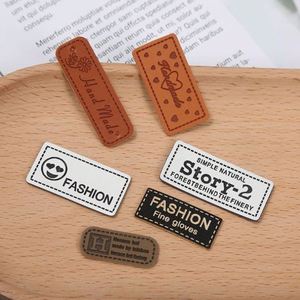 Étiquettes en cuir PU personnalisées avec logo en relief, à thermocoller, pour vêtements, vente en gros - Product Image 1