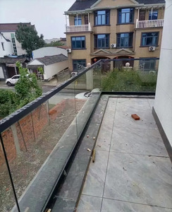 Nouvelle Arrivée - Garde-corps en Aluminium et Verre pour Sécurité Résidentielle, Idéal pour Villas, Escaliers et Balcons - Design Moderne, Résistant à <span class=keywords><strong>la</strong></span> Rouille, Garantie 5 Ans - Product Image 6
