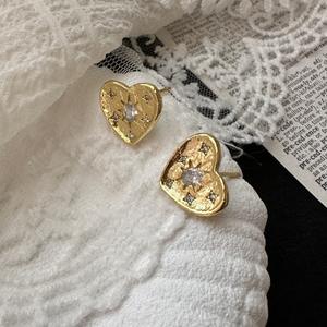 ต่างหูเงินแท้ S925 สไตล์มินิมอล หรูหราเบาๆ แบบฝรั่งเศส ยุโรป อเมริกา ดีไซน์วินเทจรูปหัวใจ ประดับดาว ทันสมัย - Product Image 1