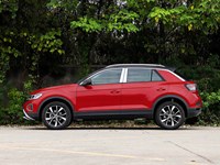 VW T-Roc Семейный внедорожник, 8 подушек безопасности, рейлинги на крыше, 17-дюймовые диски для дистрибьюторов