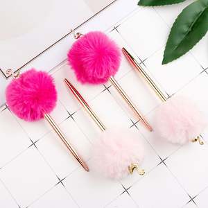 Lápices de Peluche con Pompones Adorables - Product Image 1