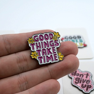 Op maat gegraveerde moderne letter zachte emaille metalen telefoon stickers pins badges voor medische liefde telefoon decoratie - Product Image 5