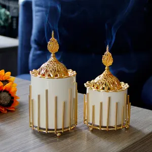 Produttore OEM decorativo per la casa in ceramica bianca e golden top bruciatore di incenso per bevanda rinfrescante di aria