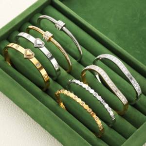Bracciali e Braccialetti di Gioielleria alla Moda, Collezione Personalizzabile di Bracciali a Polsino e Braccialetti Rigidi con Stili in Tono Oro e Argento - Product Image 2
