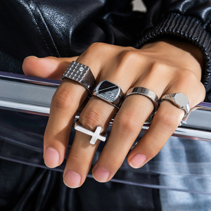 Ensemble de 5 bagues gothiques argentées en forme de croix pour hommes, bagues <span class=keywords><strong>punk</strong></span> personnalisées vintage, ensemble de bagues grunge <span class=keywords><strong>emo</strong></span> étoile, bijoux hip hop, cadeau - Product Image 3