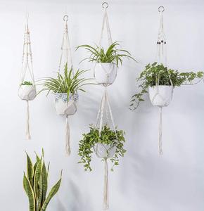 Maceteros Colgantes de Macramé Hechos a Mano, Porta Macetas de Macramé - Product Image 1