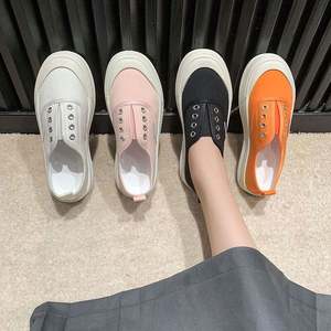 Chaussures d'hiver décontractées pour femmes, nouveau style, légères, en PU, avec semelles épaisses en caoutchouc, dans différents designs - Product Image 3