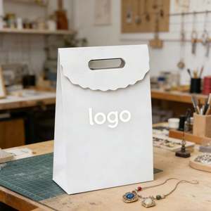 Bolsas de Papel Kraft Blancas Personalizadas con Asas Troqueladas, la Opción Preferida para Empacar Joyería y Dulces - Product Image 6