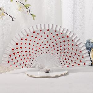 <span class=keywords><strong>Abanico</strong></span> de madera español al por mayor Color hueso <span class=keywords><strong>lunares</strong></span> <span class=keywords><strong>abanico</strong></span> de baile suave exquisito <span class=keywords><strong>abanico</strong></span> de mano de boda - Product Image 3