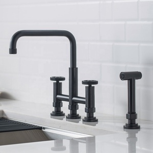 KBIS mejor Diamante de Caño erogación ajustable puente grifo de la cocina en negro mate - Product Image 2