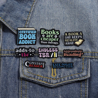 Broche en alliage en forme de lettre, badge créatif de dessin animé mignon, livre d'apprentissage de la lecture, émail doux, vente en gros, épingle à revers