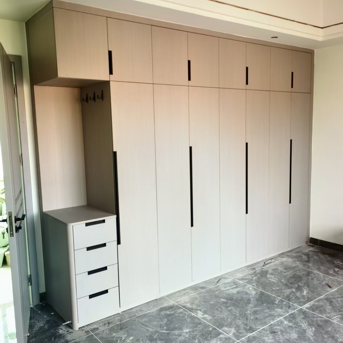 Single cabinet custom package delivery package installation
