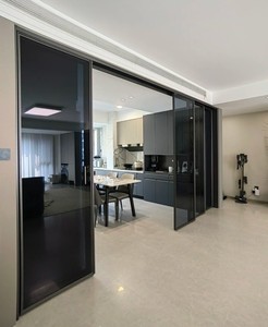 <span class=keywords><strong>Puerta</strong></span> <span class=keywords><strong>Corredera</strong></span> de Aluminio Prima con Vidrio Esmerilado de Piso <span class=keywords><strong>a</strong></span> <span class=keywords><strong>Techo</strong></span> para Cocina y Sala de Estar, Perfil de Marco Negro, Sin Rieles - Product Image 5