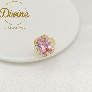 Yeni tasarım 18k altın kaplama geometrik şekilli zirkon yüzük moda kare kristal yüzükler açık boyut adam yüzükler düğün takısı - Product Image 5
