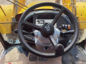 Excavadora cargadora JCB 4CX de cuatro ruedas con dirección en las cuatro ruedas, de gran demanda, con bajo consumo de combustible y alta rentabilidad. - Product Image 6