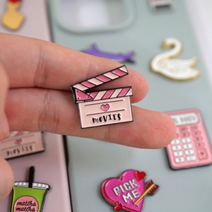 Nouveau Style mignon dessin animé alliage métal émail Badge elfe bidimensionnel sac à dos bijoux émail broche - Product Image 5