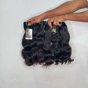 Extensions de cheveux bouclés et ondulés bruts en gros, mèches de cheveux humains indiens bruts ondulés non traités avec cuticules alignées - Product Image 2