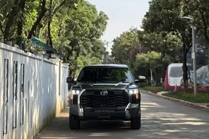 Toyota Tundra 2019, Camioneta Usada, 5.7L, SUV, Tracción Trasera/Total, Cuero Claro/Oscuro, Opciones de Motor Turbo Gasolina/Diésel/Combustible, Volante a la Izquierda, Japonesa - Product Image 2