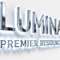 Enseignes néon LED chromées à face miroir avec halo blanc latéral pour résidences haut de gamme, centres de vente immobilière de luxe et signalétique d'appartements