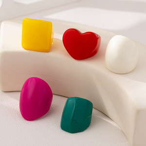 Venta al por mayor vacaciones geométricas amor anillo conjunto anillo de resina para las mujeres de viaje ropa diaria - Product Image 4