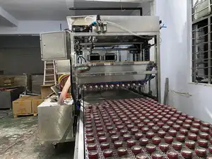 가득 차있는 자동적인 초 채우는 생산 라인 12 분사구 60 미터 컨베이어 벨트 레테르를 붙이는 기계 5 톤 일 초 만들기