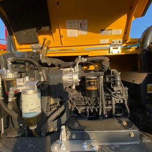 Mini-excavatrice hydraulique sur chenilles Komatsu PC60 d'occasion, presque neuve, faible nombre d'heures, 6 tonnes, pour travaux de terrassement - Product Image 4