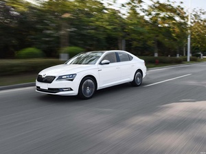 2025 superba <span class=keywords><strong>Skoda</strong></span> di lusso berlina di medie dimensioni nuova <span class=keywords><strong>Auto</strong></span> 2.0T 186 CV cambio automatico FWD R18 dimensione del pneumatico sterzo sinistro motore Turbo ACC - Product Image 6