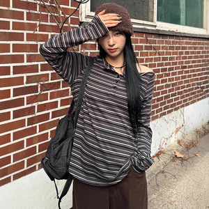 เสื้อยืดไหมพรมผู้หญิงสไตล์วินเทจสำหรับฤดูใบไม้ร่วง ระบายอากาศได้ดี แบบเปิดไหล่ ติดกระดุม ทรงปกติ แขนยาว สไตล์ลำลอง Y2K สตรีทแวร์ - Product Image 4