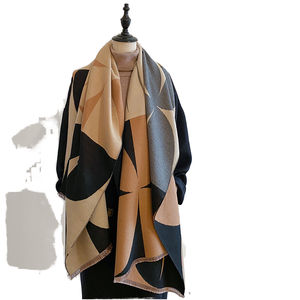 Chal de Lana Fina Degradado Verde Menta de Lujo para Mujer, con Sensación de Cachemira Premium, Hecho a Mano - Product Image 1
