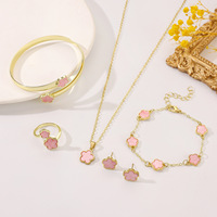 Juego de Joyería de 5 Piezas con Colgante de Trébol de Cinco Hojas de Aleación para Mujer, Chapado en Oro, para Boda: Pulsera, Collar, Pendientes y Anillo