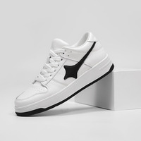 Baskets décontractées blanches en cuir de vache fendu pour hommes, chaussures de levage cachées, chaussures de sport antidérapantes confortables pour augmenter la hauteur.