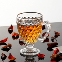 Europese retro diamantgeslepen geëmbosseerde transparante glazen mok met steelhandvat, loodvrij, voor thee, koffie, wijn, water, geschikt voor thuis en bar.