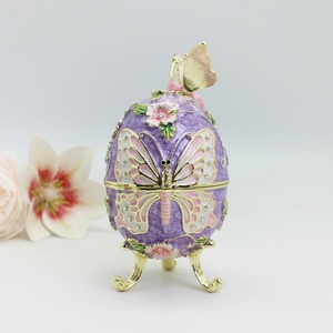 SHINNYGIFTS Faberge moderno ovalado huevo de Pascua esmalte caja de baratija pintado a mano patrón de mariposa decorativo con bisagras Almacenamiento de joyas - Product Image 2