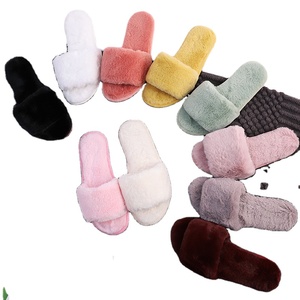 Le pantofole di pelliccia di moda invernale firmate accettano pantofole di pelliccia di peluche per la <span class=keywords><strong>casa</strong></span> con ricamo Logo personalizzato per le donne - Product Image 1