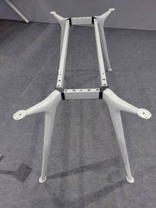 Piétement <span class=keywords><strong>de</strong></span> table <span class=keywords><strong>de</strong></span> bureau moderne <span class=keywords><strong>en</strong></span> alliage d'<span class=keywords><strong>aluminium</strong></span> moulé sous pression, personnalisé, à 4 pieds, robuste, avec barre transversale, pour chambre et hôtel - Product Image 4