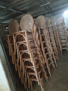 Venta al por mayor apilable Vintage banquete comedor evento francés boda fiesta ratán asiento trasero XIV madera Louis silla - Product Image 6