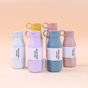 Botella de Agua Elegante de Silicona Platino, Libre de BPA, a Prueba de Fugas, Fácil de Limpiar, con Asa de Silicona para Niños y Niñas en Edad Escolar - Product Image 4