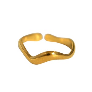 Anillo abierto <span class=keywords><strong>de</strong></span> acero <span class=keywords><strong>de</strong></span> titanio ondulado simple para mujer, estilo frío y moderno, diseño exclusivo, venta al por mayor <span class=keywords><strong>de</strong></span> acero inoxidable - Product Image 5