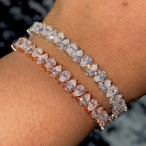 Bracelet tennis éblouissant en argent sterling 925 plaqué or, serti de moissanite taille poire VVS de 6 mm, idéal pour le quotidien - Product Image 1