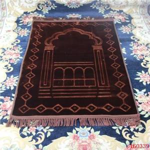 Alfombra de Oración Islámica Clásica Plegable Antideslizante Personalizada al por Mayor con Borlas y Patrón Floral, Lavable, Apta para Picnics en Casa - Product Image 6